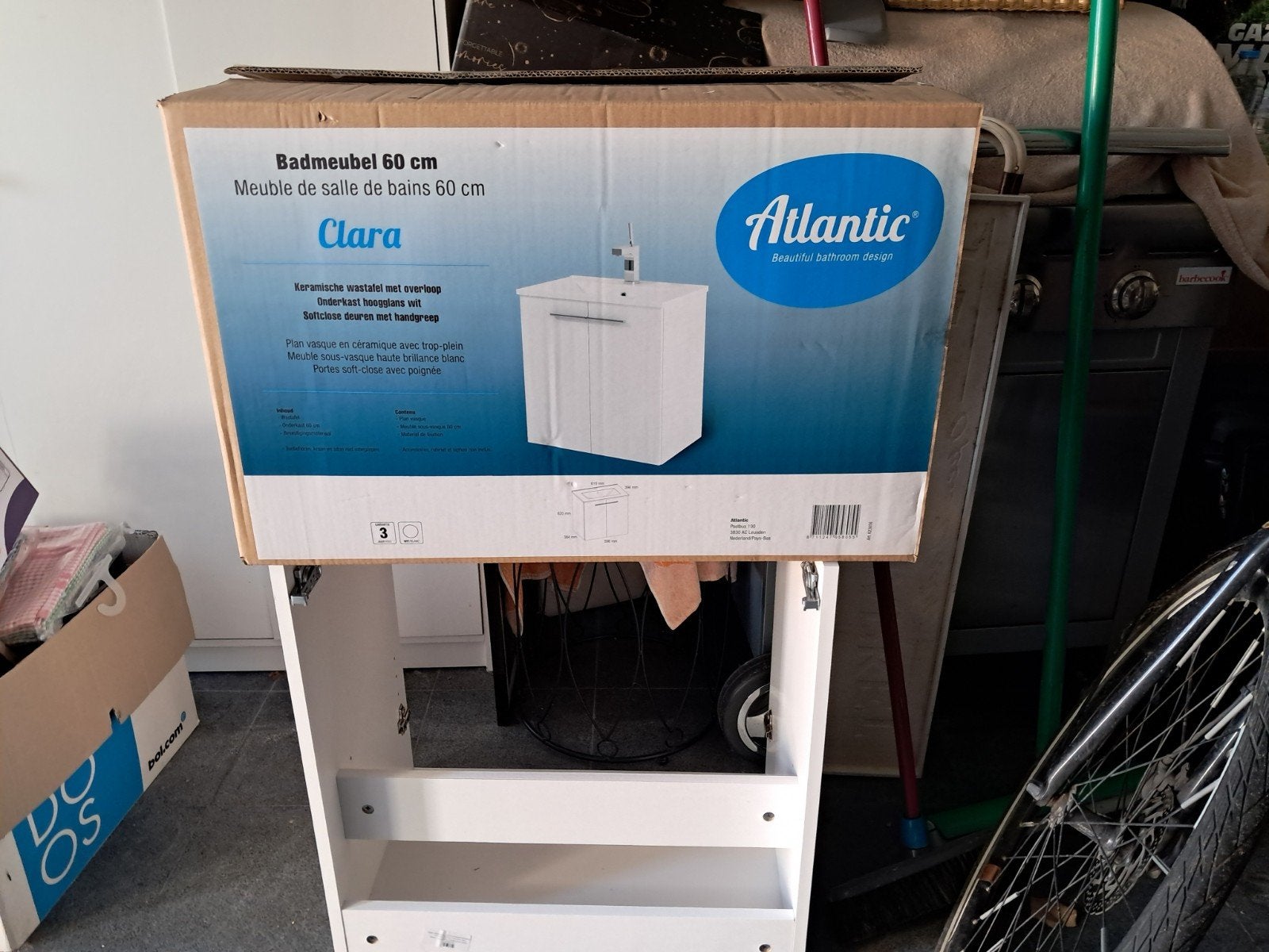 Badkamer kasje nieuw, Ophalen