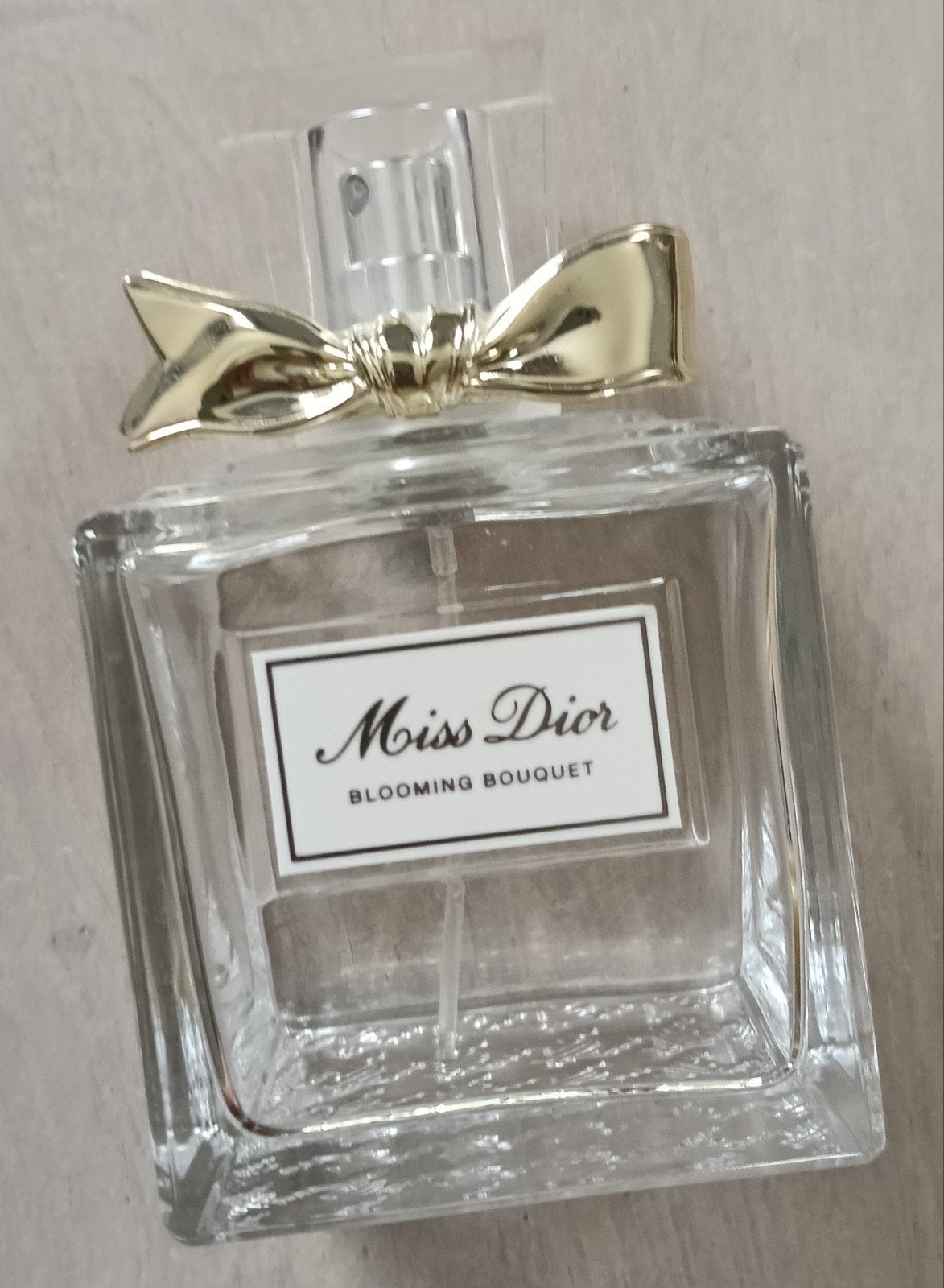 bouteille vide de Dior, bouquet fleuri, Enlèvement, Utilisé