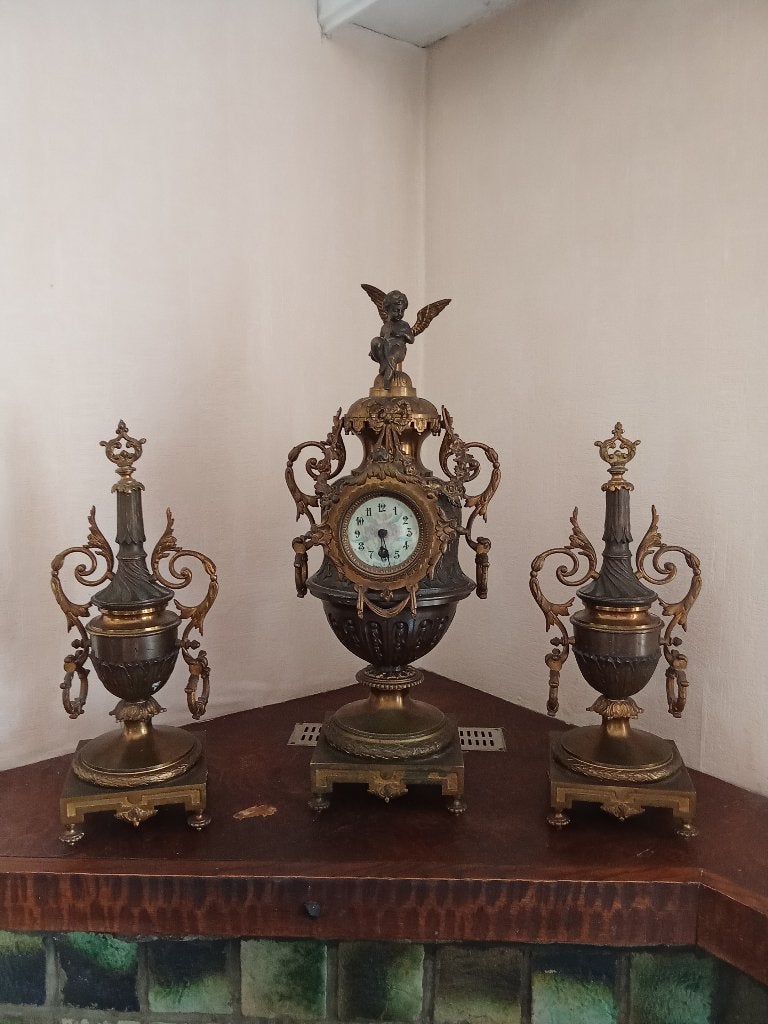 Driedelige brons/goudkleurige schouwmantelklok, Huis en Inrichting, Vintage, Ophalen, Gebruikt, Staande klok