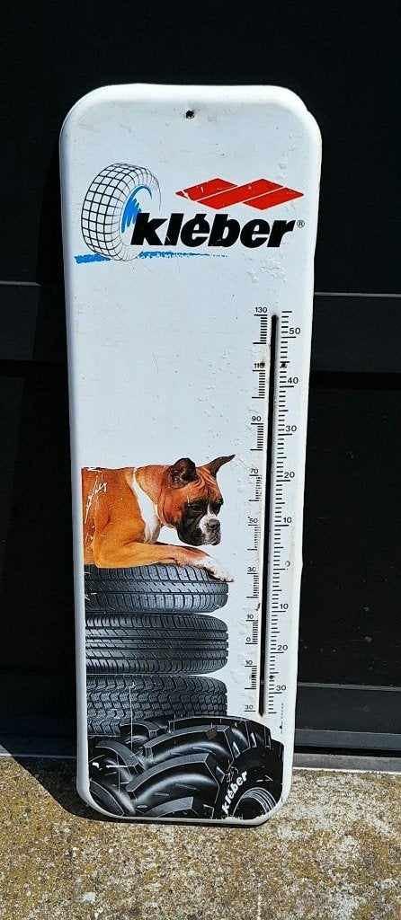 Vintage Kléber reclamebord en thermometer van metaal., Verzamelen, Ophalen of Verzenden, Gebruikt, Reclamebord