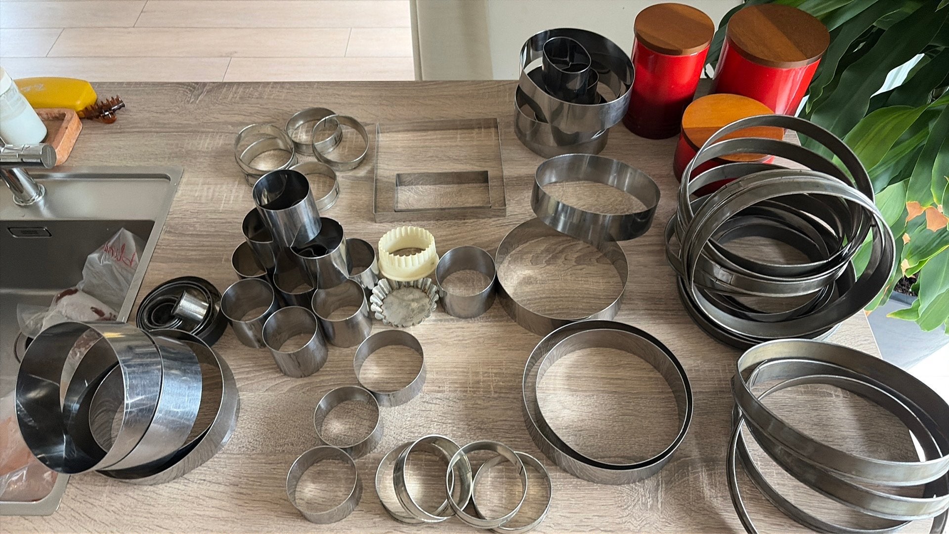 Moules à gâteaux en inox 105 pièces, Maison & Meubles, Enlèvement ou Envoi, Utilisé, Inox, De Buyer