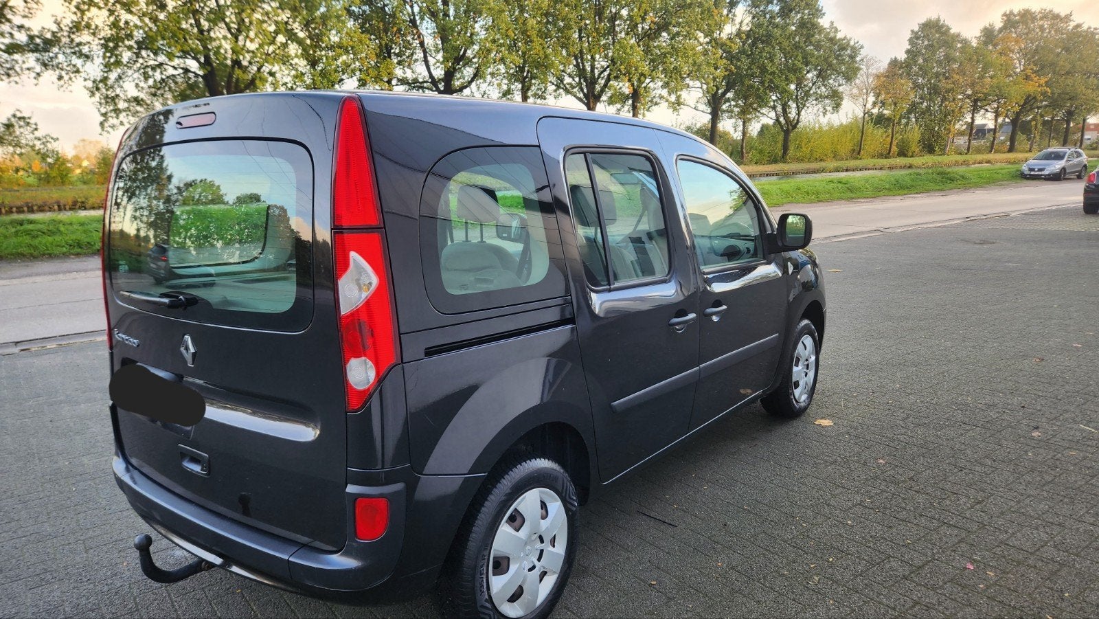 RENAULT KANGOO❤️MULTISPACE ️❤️AUTOMAAT ️❤️BENZINE ️ GEKEURD, Auto's, Verwarmde buitenspiegels, 1600 cc, Zwart, Bedrijf
