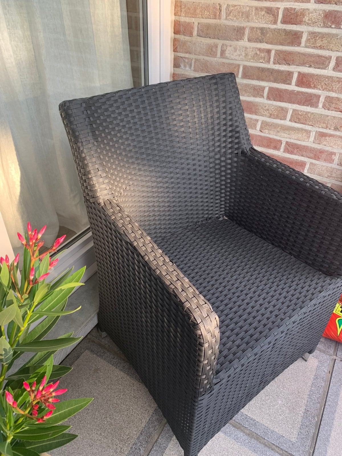 Wicker stoelen 2 stuks zwart en een bijpassend tafeltje, Ophalen, Gebruikt