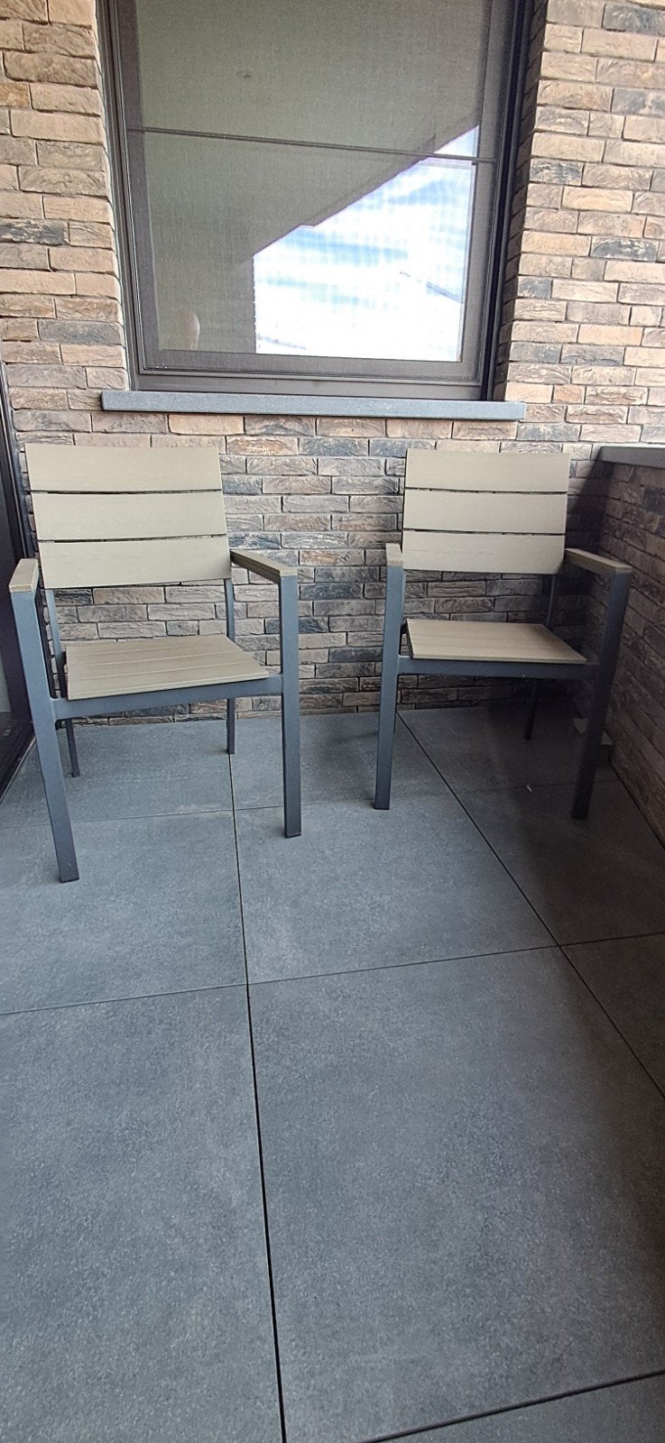 2 Terras stoelen
in goede staat
1 armleuning beschadigd
zie, Ophalen