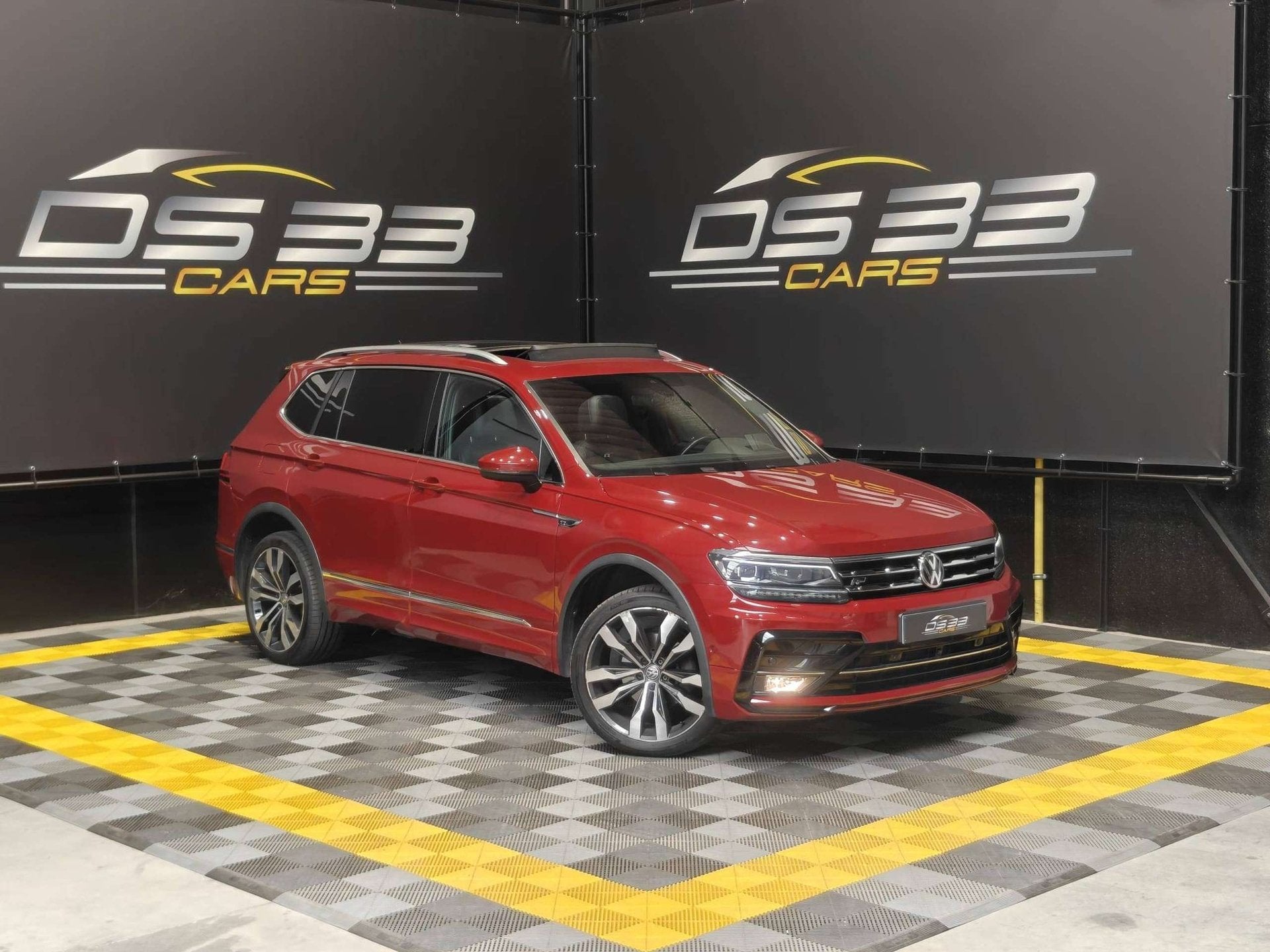 Volkswagen Tiguan Allspace 2.0 TDi 4Motion R-line 7-zit/Pano, Auto's, Automaat, Dealer onderhouden, Adaptive Cruise Control, Gebruikt