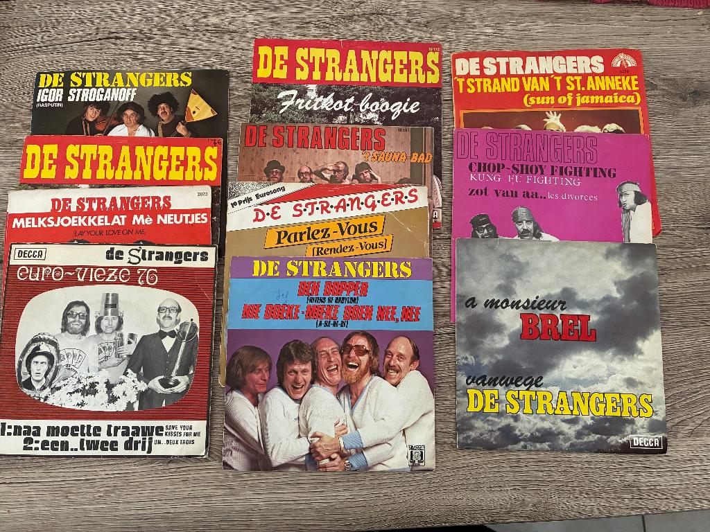 ELF SINGLES VAN DE STRANGERS, CD & DVD, Vinyles Singles, Utilisé, Single, 1970 - 1979, Humour et Cabaret, Autres formats, Enlèvement ou Envoi