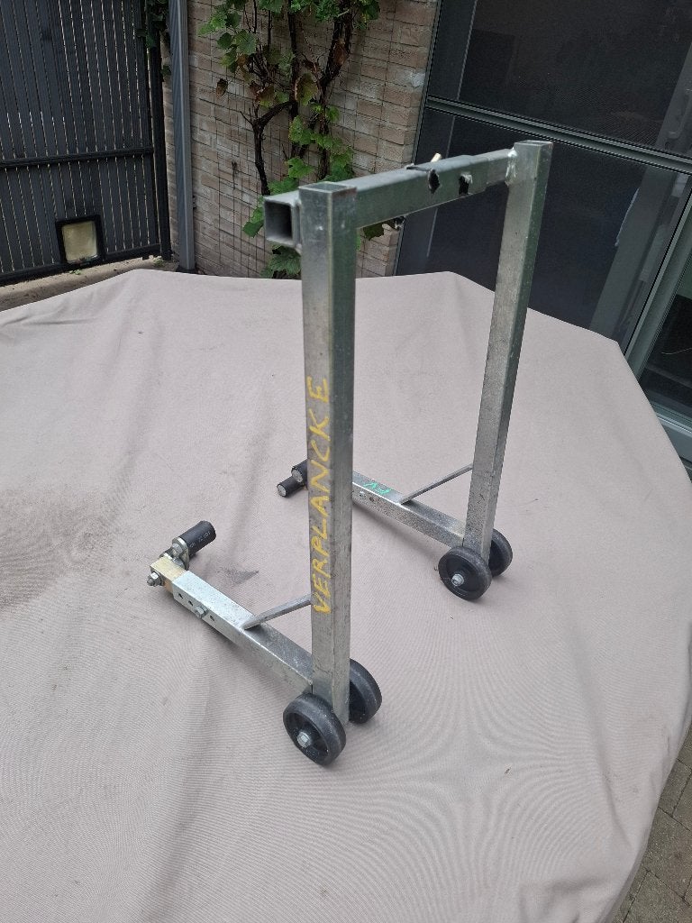 Paddock stand moto voor, Ophalen, Gebruikt
