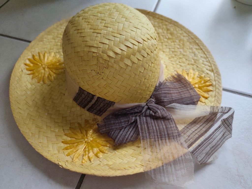 Chapeau dame jaune avec ruban. T : 57., Kleding | Dames, Hoeden en Petten, Ophalen, 56 of 57 cm (M, 7 of 7⅛ inch), Sans marque