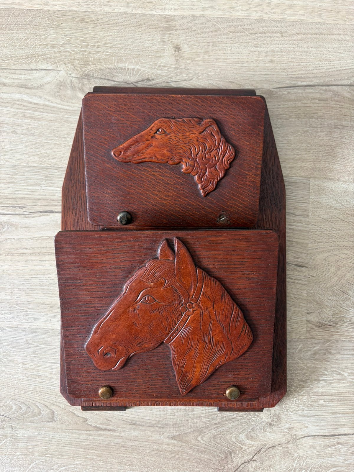 Vintage houten brievenhouder met paardenhoofd en hondenhoofd, Ophalen