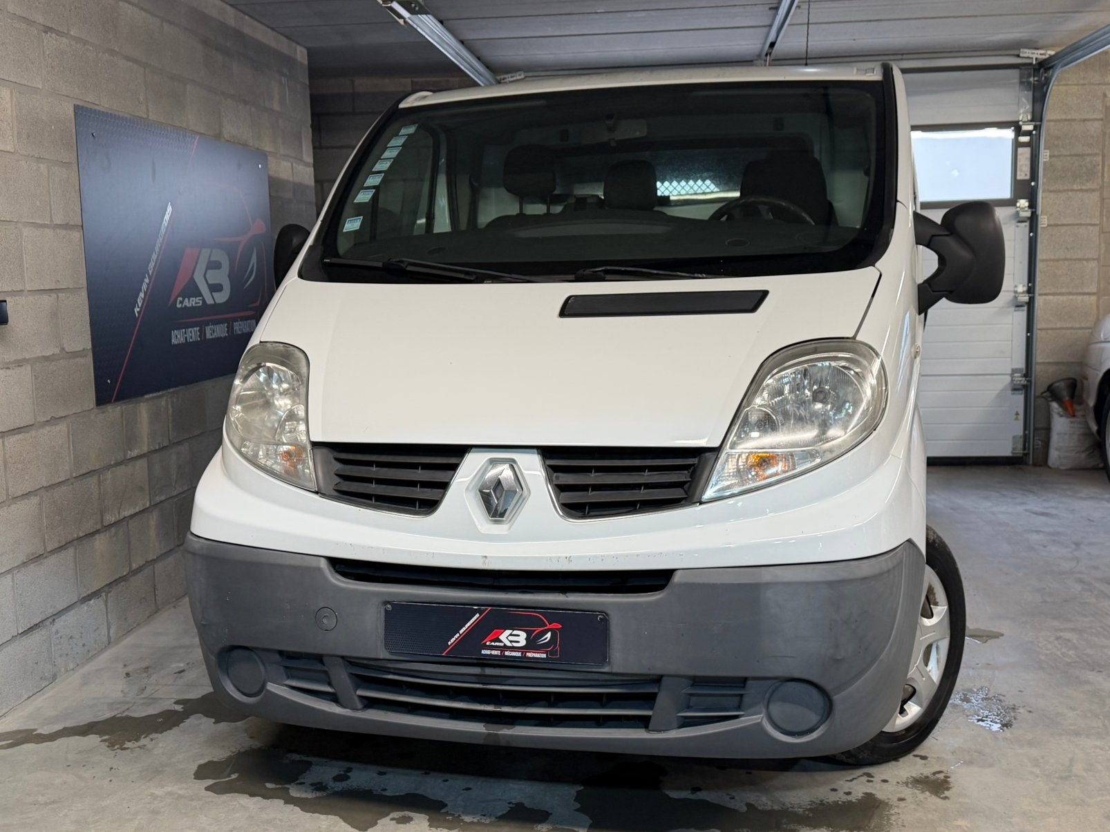 Renault Trafic • Bedrijfsvoertuig • 2L DCI 115CV • DIESEL, Voorwielaandrijving, Euro 5, Stof, Zwart
