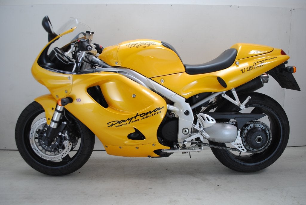 Triumph Daytona T595, Motos, Motos | Triumph, Entreprise, Super Sport, plus de 35 kW, 3 cylindres, Permis Moto A, Échappement sport