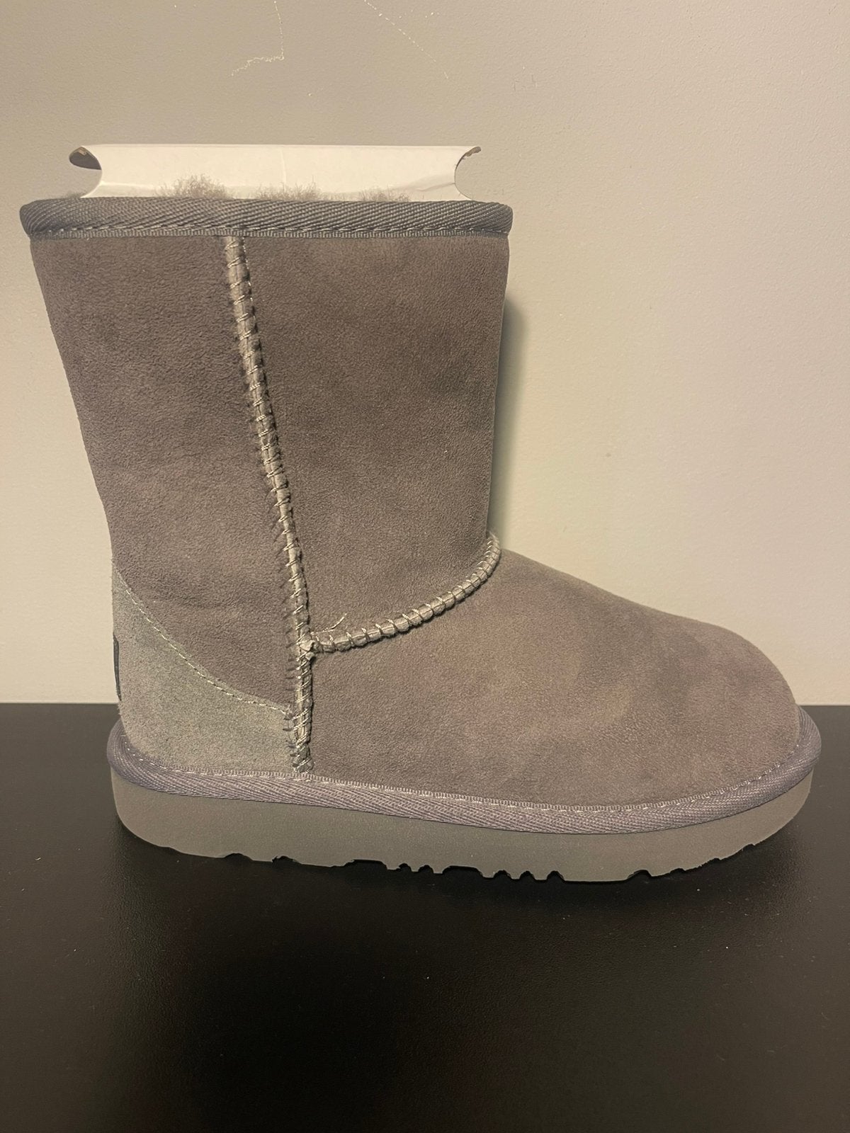 Nouvelles bottes UGG Kids Classic II - Taille 31, Enfants & Bébés, Enlèvement ou Envoi, Comme neuf, Bottes, Garçon ou Fille