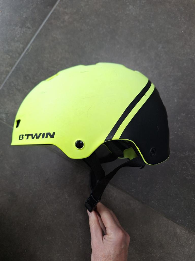 Casque ado fluo (taille 55-59), Fietsen en Brommers, Fietsaccessoires | Fietshelmen, Ophalen