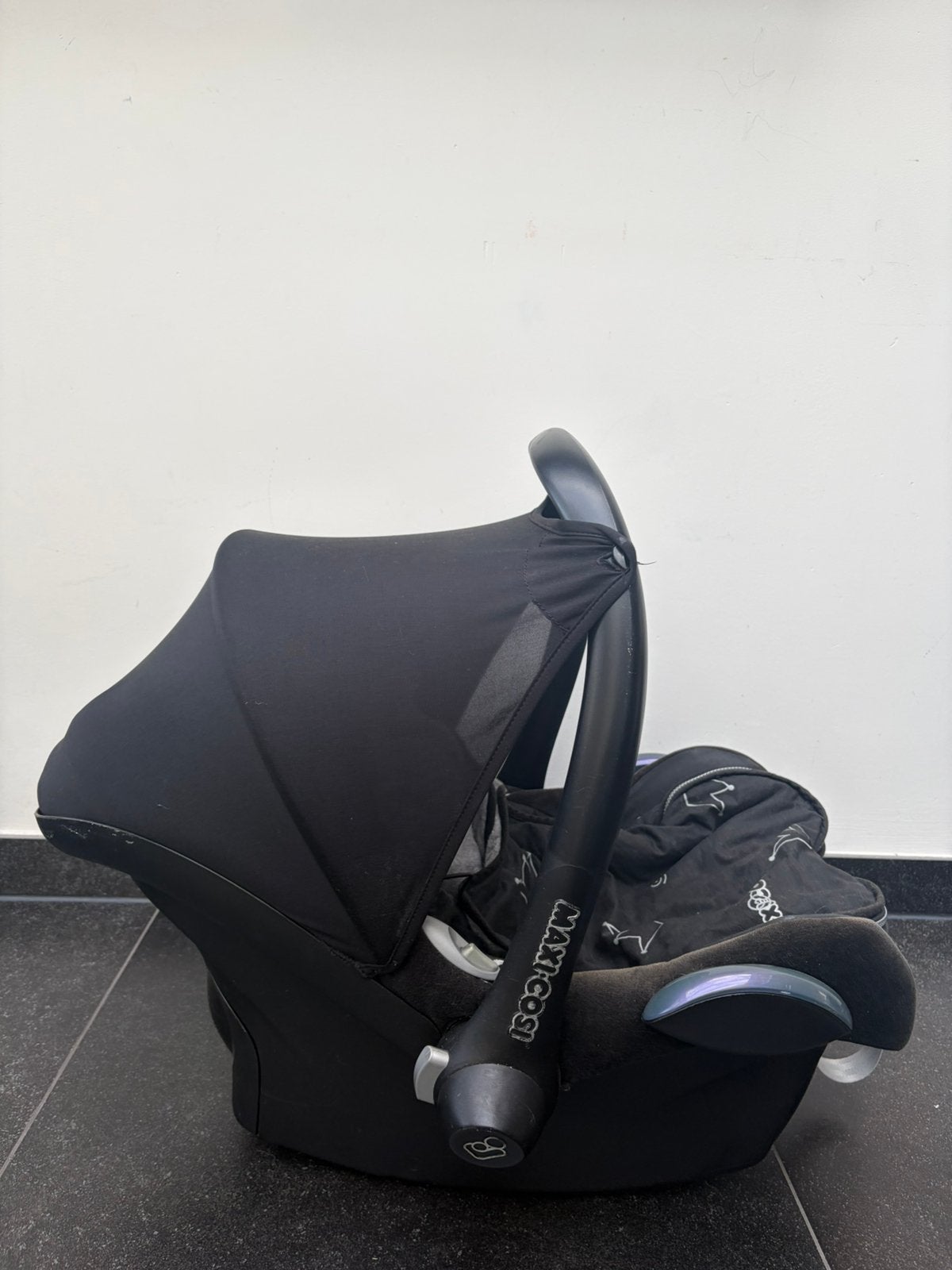 Maxi-Cosi baby-autostoel met voetenzak en zonnekap, Enlèvement, Utilisé, Poussette, Maxi-Cosi