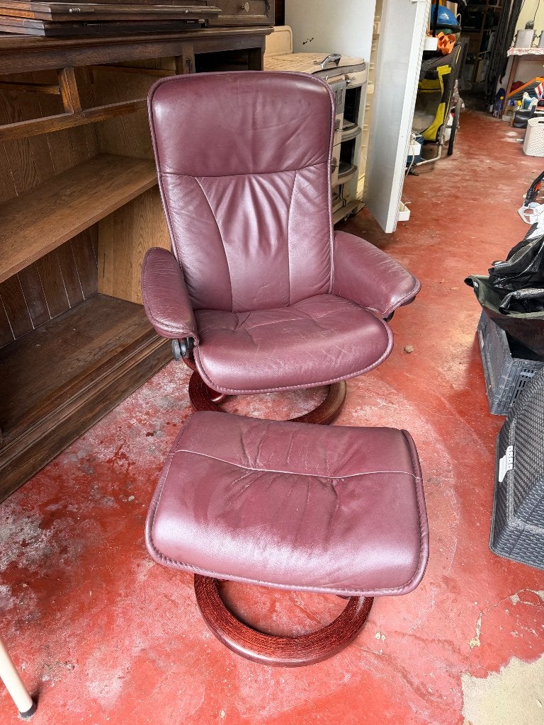 Stressless relaxstoel met voetbankje, Huis en Inrichting, Fauteuils, Gebruikt, Hout, Leer, 50 tot 75 cm, Ophalen