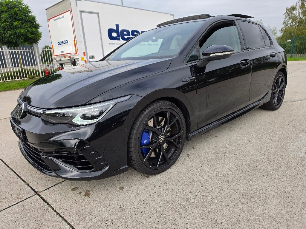 VW Golf 8 R 2.0 TSI DSG 4 Motion Black Style Akrapovic Pano, Auto's, Automaat, 1984 cc, Zwart, Leder
