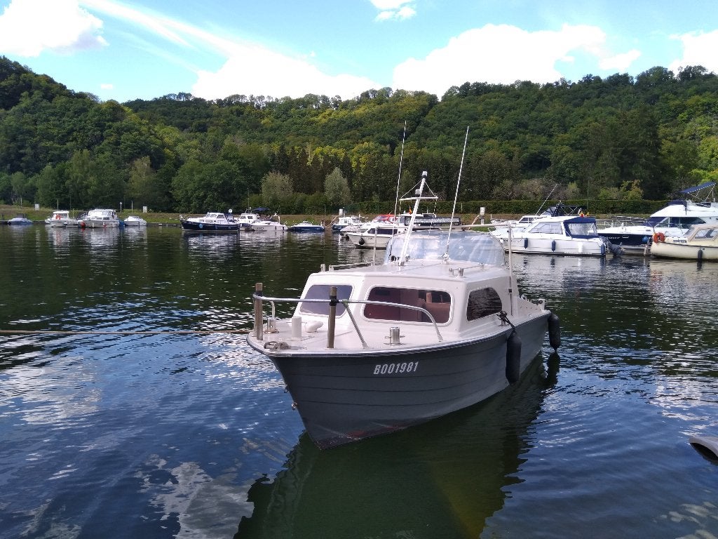 Boot gestript en vernieuwd, Watersport en Boten, Motorboten en Motorjachten, Gebruikt, Polyester, Benzine, Buitenboordmotor, Dieptemeter