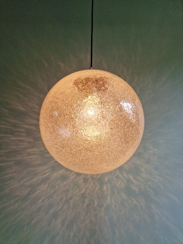 Grote hanglamp van bubbelglas, Peill & Putzler, 1970, Antiek en Kunst, Antiek | Verlichting, Ophalen of Verzenden