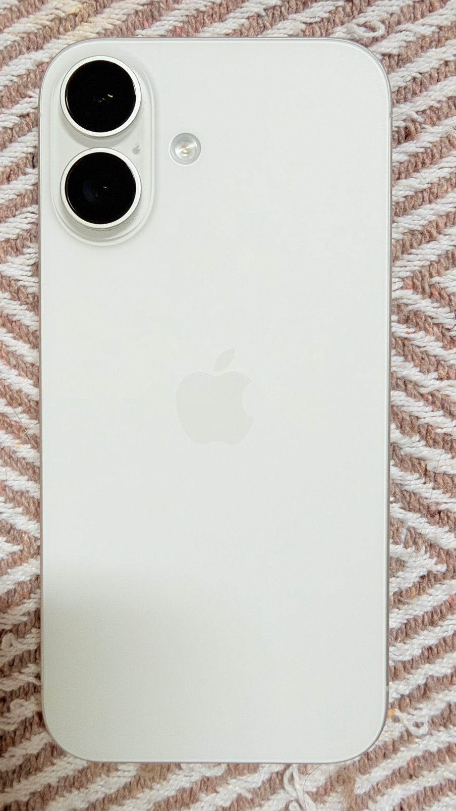 iPhone 16 128GB blanc + accessoires - Garantie 01/2027, 94 %, 128 GB, Enlèvement ou Envoi, IPhone 16