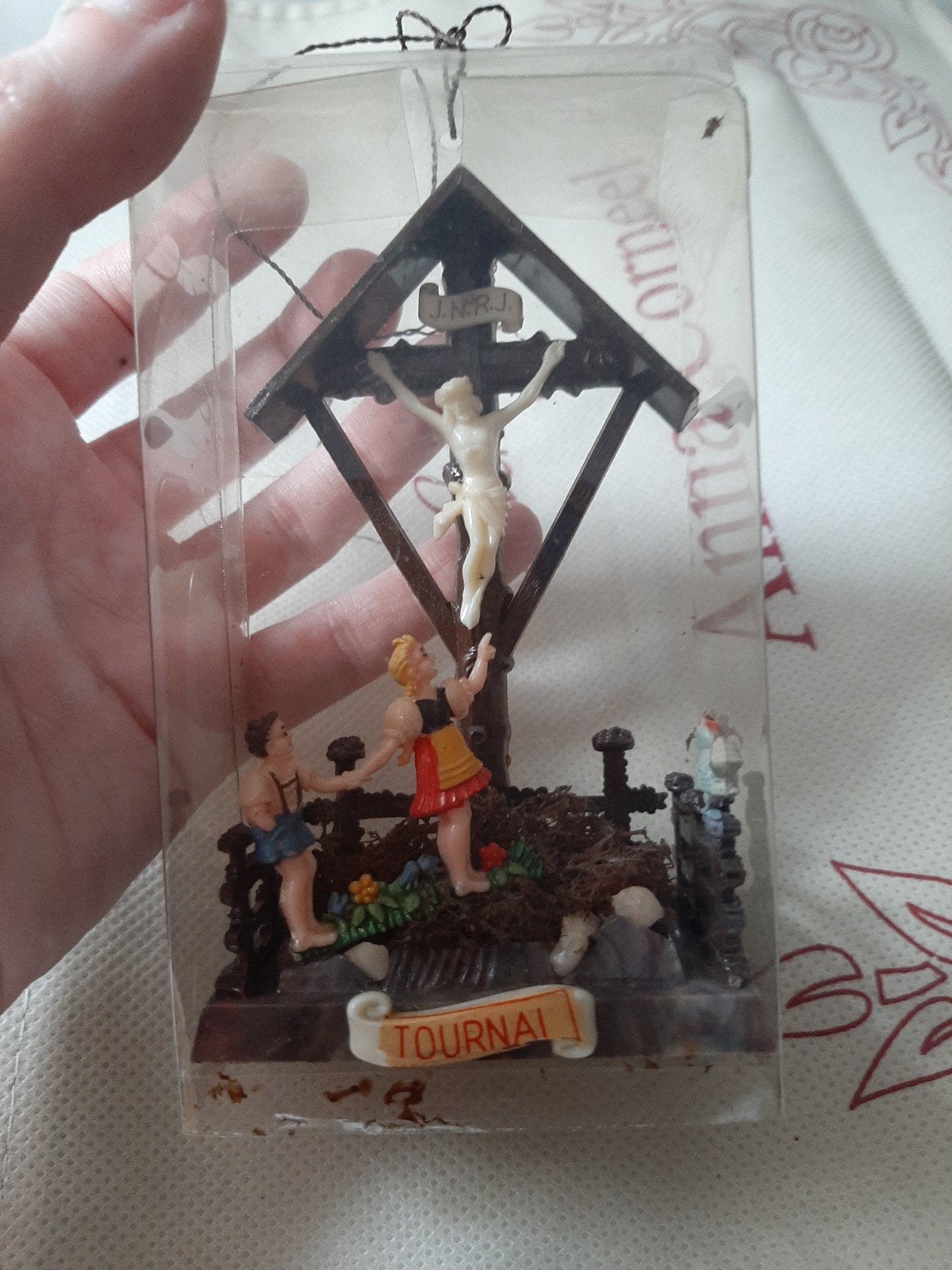 Souvenir religieux vintage en plastique de Tournai, Enlèvement ou Envoi
