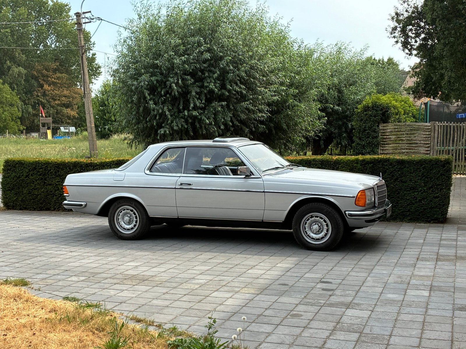 Belle ancienne Mercedes-Benz 280CE bjr 1978, Autos, Argent ou Gris, Achat, Toit ouvrant, Bleu