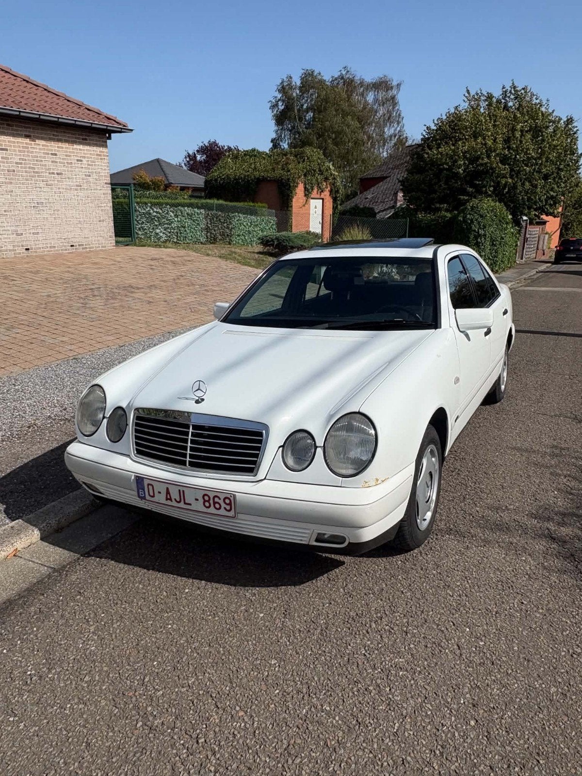 Mercedes 220D ancêtre 1996 280.000 kilomètres, Achat, Boîte manuelle, Autres couleurs, Particulier