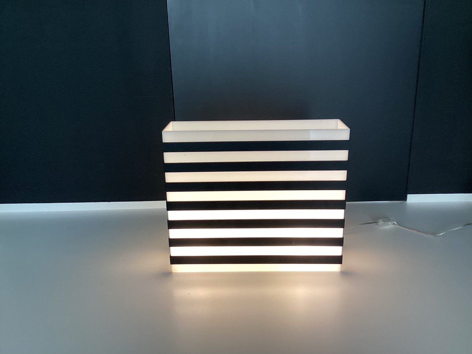 Lampe de sol ou de table en plexiglas design vintage, Enlèvement, Comme neuf