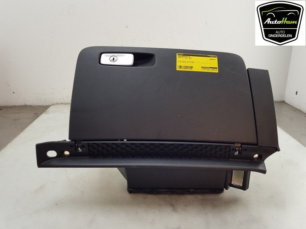 COMPARTIMENT A GANTS Audi A1 (8X1 / 8XK) (01-2010/10-2018), Auto-Union-Straße  1,
85057  Ingolstadt, DE, Info@audi.de, Audi, Utilisé