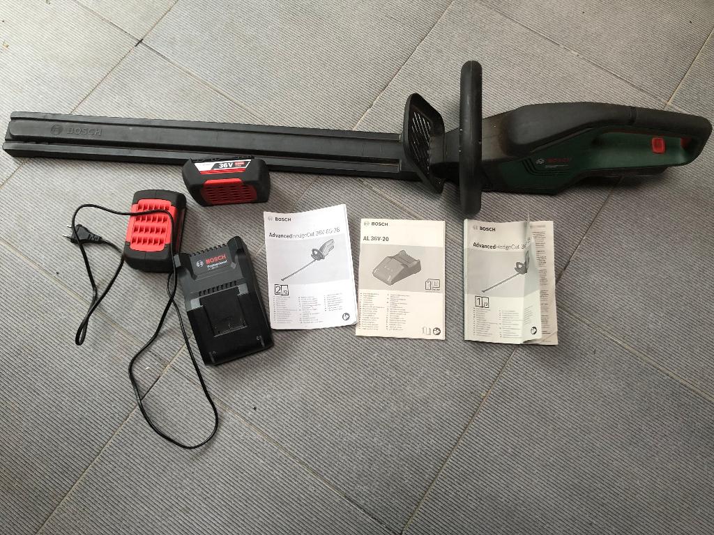Taille-Haies, Enlèvement, Comme neuf, Batterie, Bosh