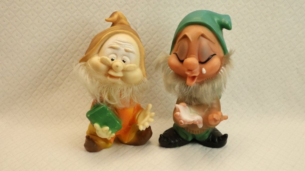 Vintage rubberen piepfiguren dwergen, Verzamelen, Ophalen of Verzenden, Sneeuwwitje of Doornroosje, Gebruikt, Beeldje of Figuurtje