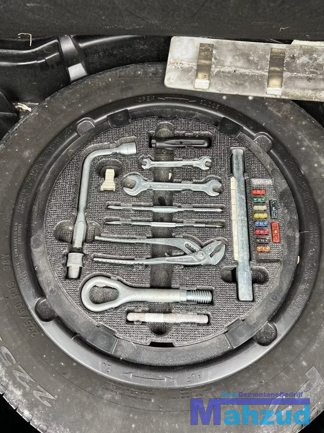 MERCEDES S KLASSE W220 TOOLBOX thuiskomer krik reservewiel, Auto-onderdelen, Gebruikt, Mercedes-Benz AG, Mercedes-Benz, Mercedesstrasse 120
70372  Stuttgart, DE