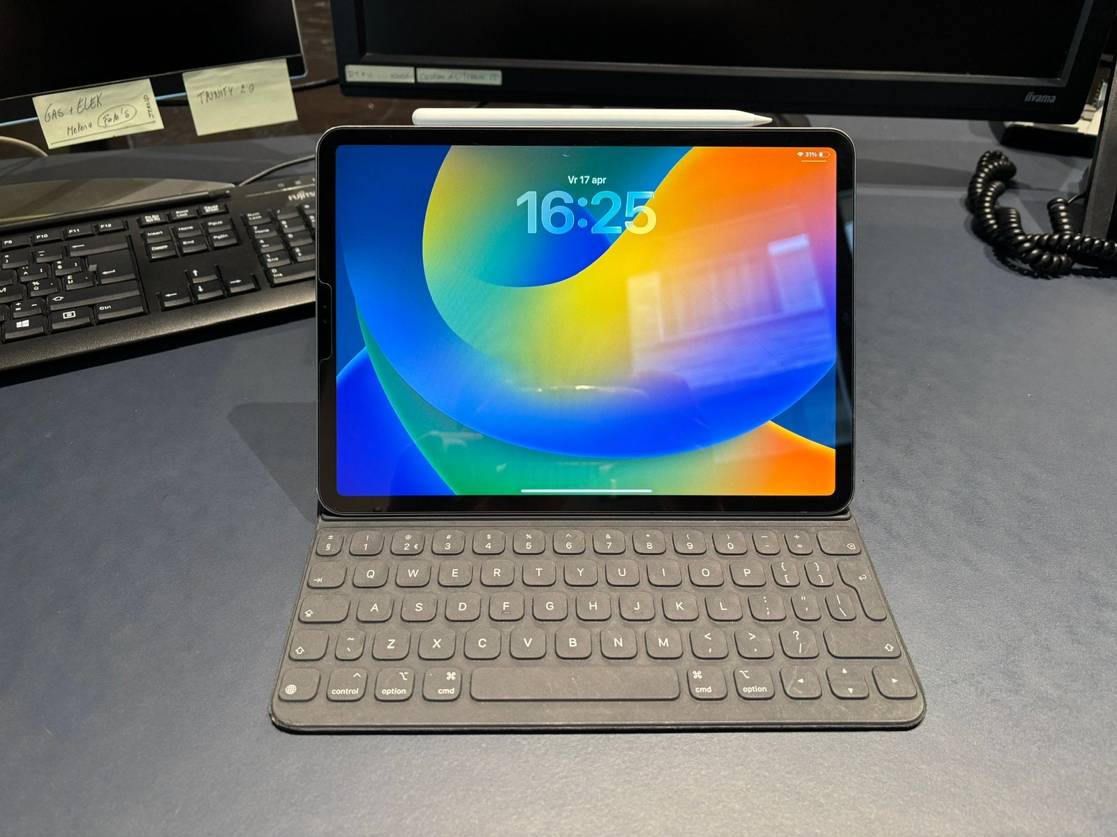 Ipad pro + keyboard + pencil, Computers en Software, Tablet-hoezen, Ophalen, Zo goed als nieuw, 11 inch