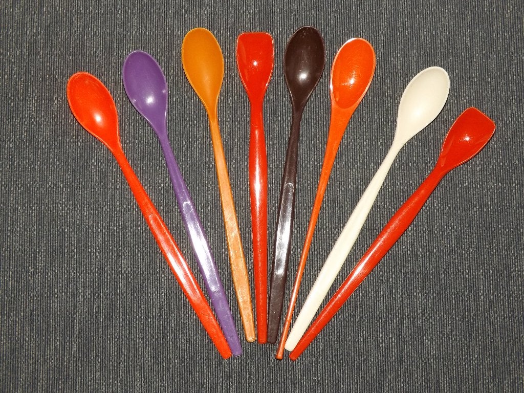 Lot 8 cuillères longues en plastique Vintage, Maison & Meubles, Cuisine | Couverts, Enlèvement ou Envoi, Utilisé, Set de couverts