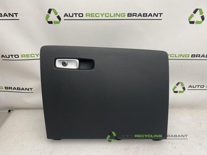 Boîte à gants d'un Audi Q3, -, 3 mois de garantie, Utilisé, -