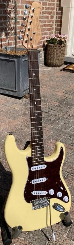 3 Strats voor minder dan 100€, Musique & Instruments, Instruments à corde | Guitares | Électriques, Enlèvement, Comme neuf