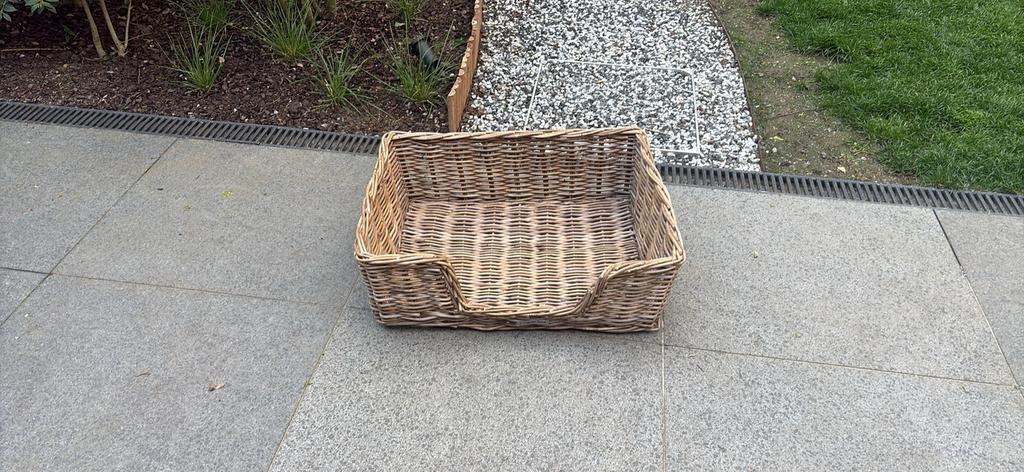 Rieten honden mand, Dieren en Toebehoren, Ophalen, Zo goed als nieuw