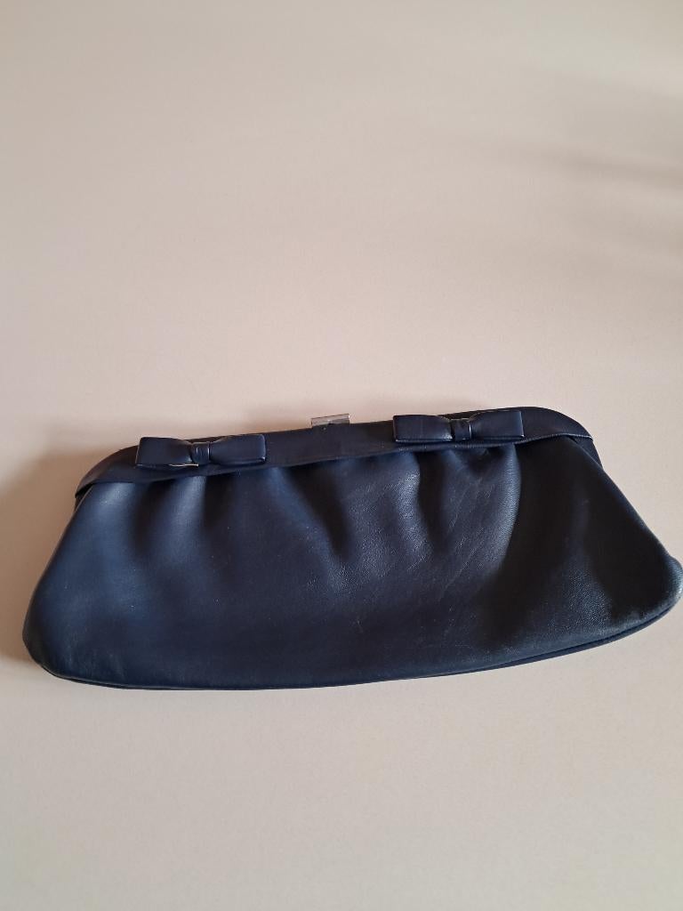 Pochette bleu en cuir avec 2 noeuds, Ophalen of Verzenden, Zo goed als nieuw, Blauw, Avondtasje