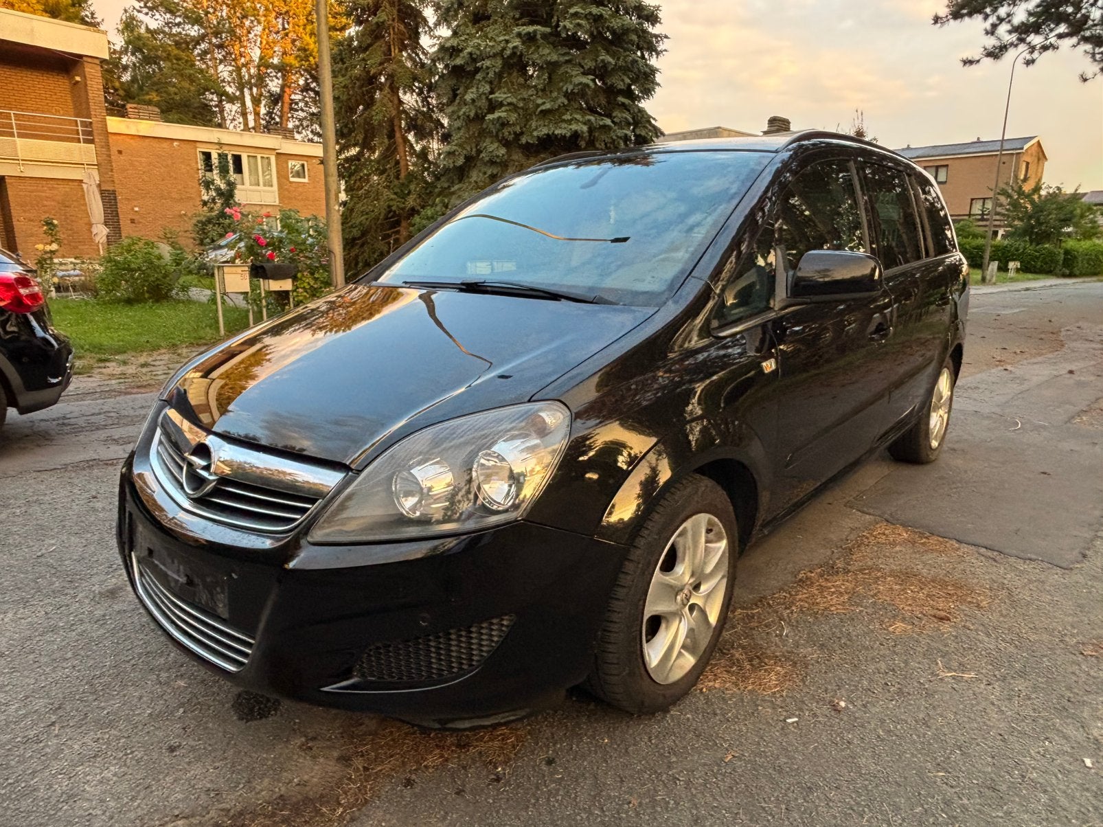 Opel Zafira 1.6 benzine/7 pla/wordt gekeurd voor verkoop, Auto's, Euro 5, Zwart, 4 cilinders, Bedrijf
