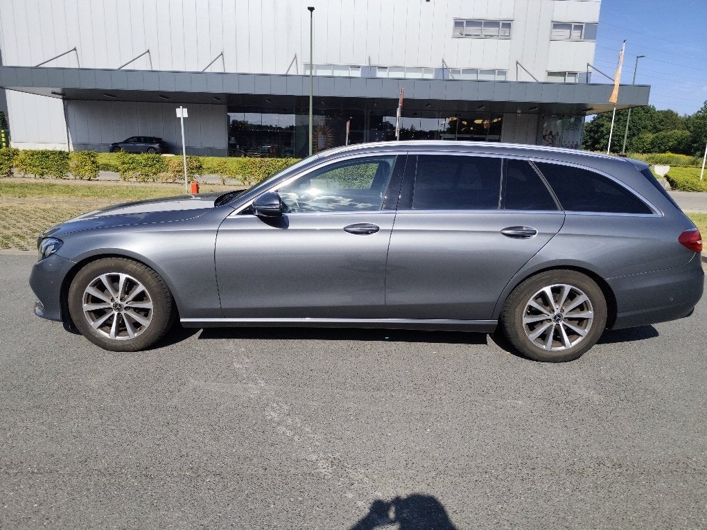 Solution commerciale Mercedes-Benz E200D, 2020, 196094 km, Cuir, Argent ou Gris, Achat, Entreprise