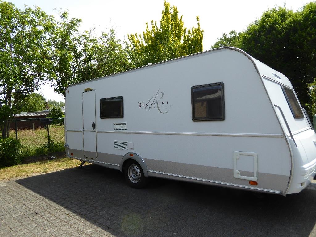 zoek iemand voor caravans te poetsen aan de buitenkant