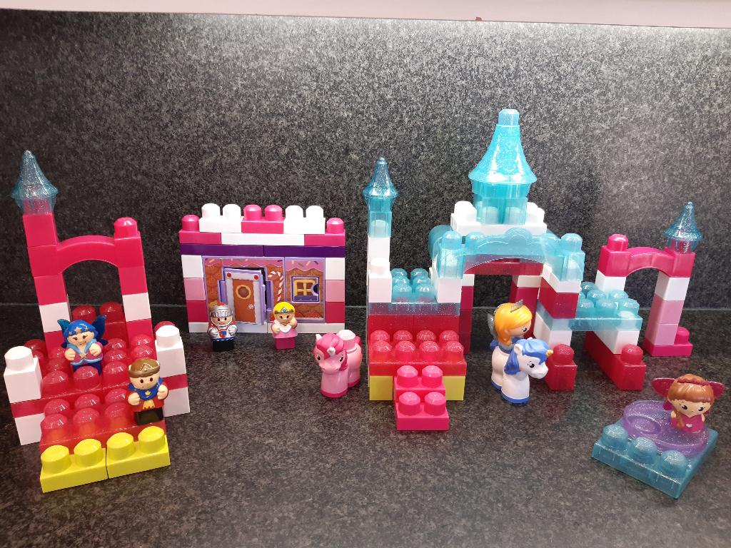 kasteel Megablocks met verschillende figuurtjes, Ophalen, Zo goed als nieuw