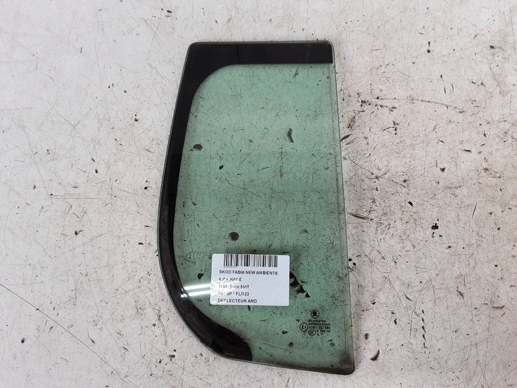 VITRE ARRIERE DROITE Skoda Fabia II (5J) (01-2006/12-2014), Utilisé, Skoda