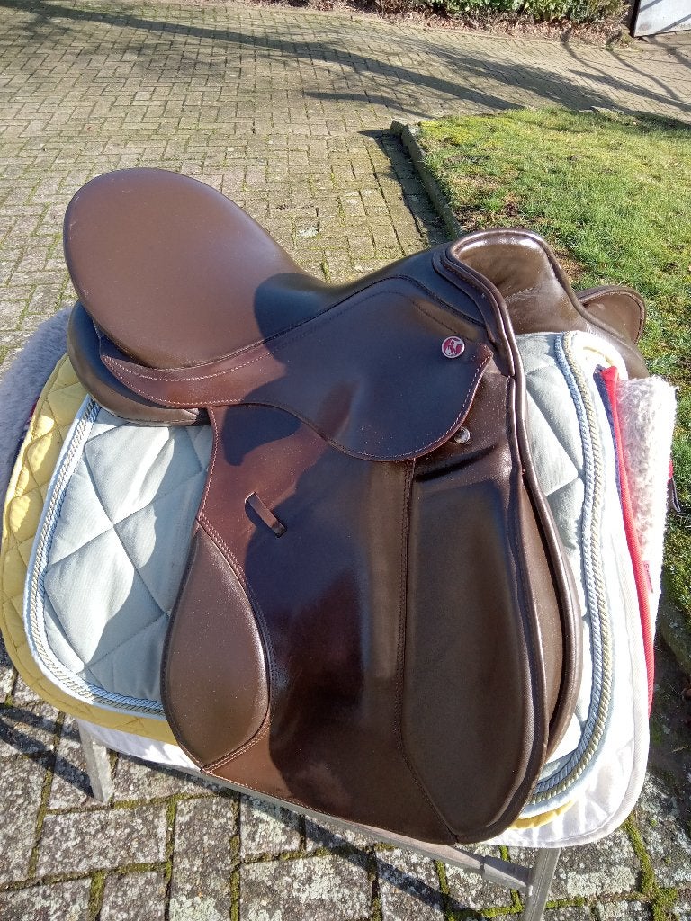 PAARD; veelzijdig ,springgericht zadel kieffer ALS NIEUW, Dieren en Toebehoren, Ophalen of Verzenden, Zo goed als nieuw, Dressuur