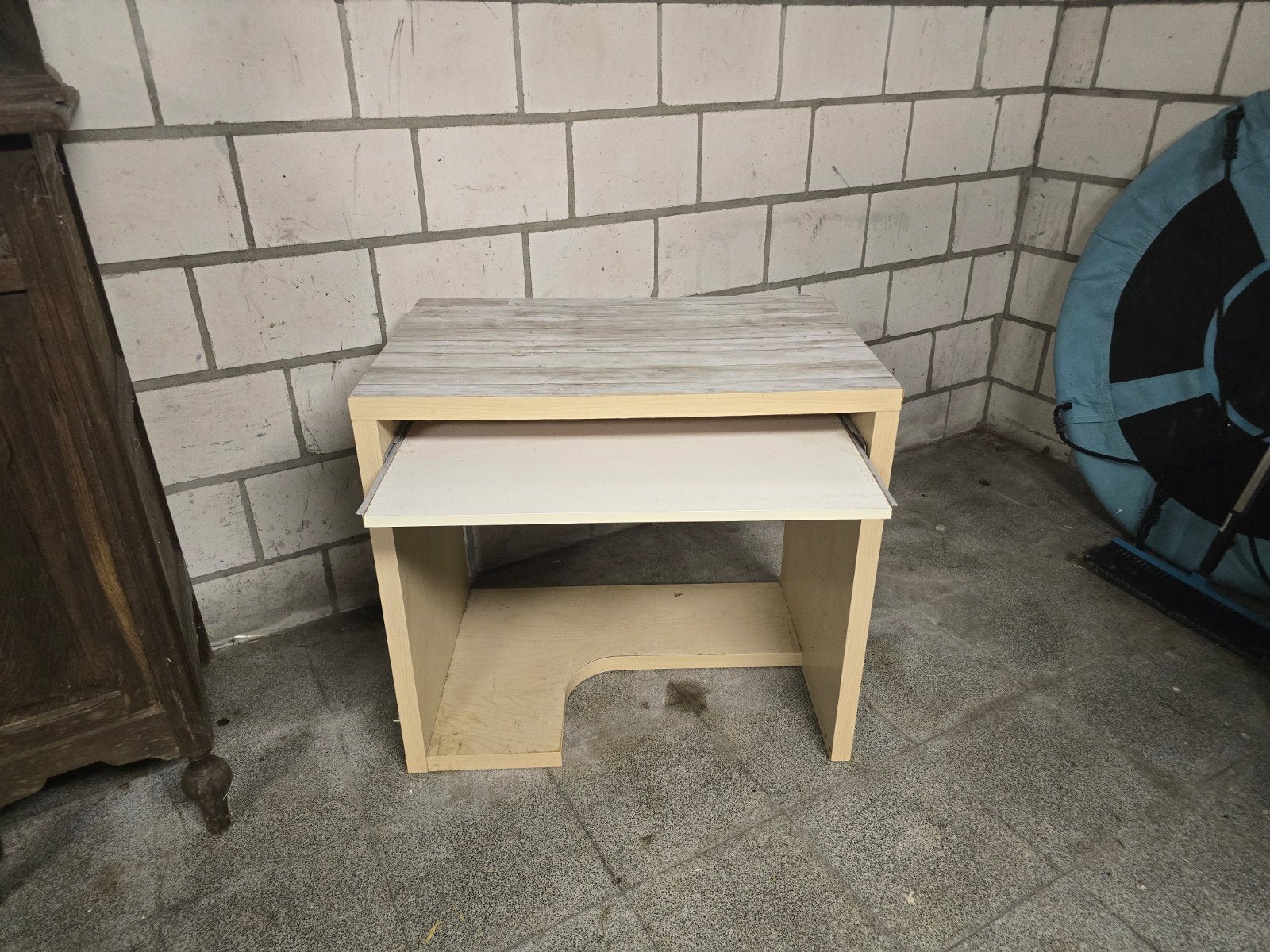 2 petits bureaux gratuits, Enlèvement, Utilisé, IKEA