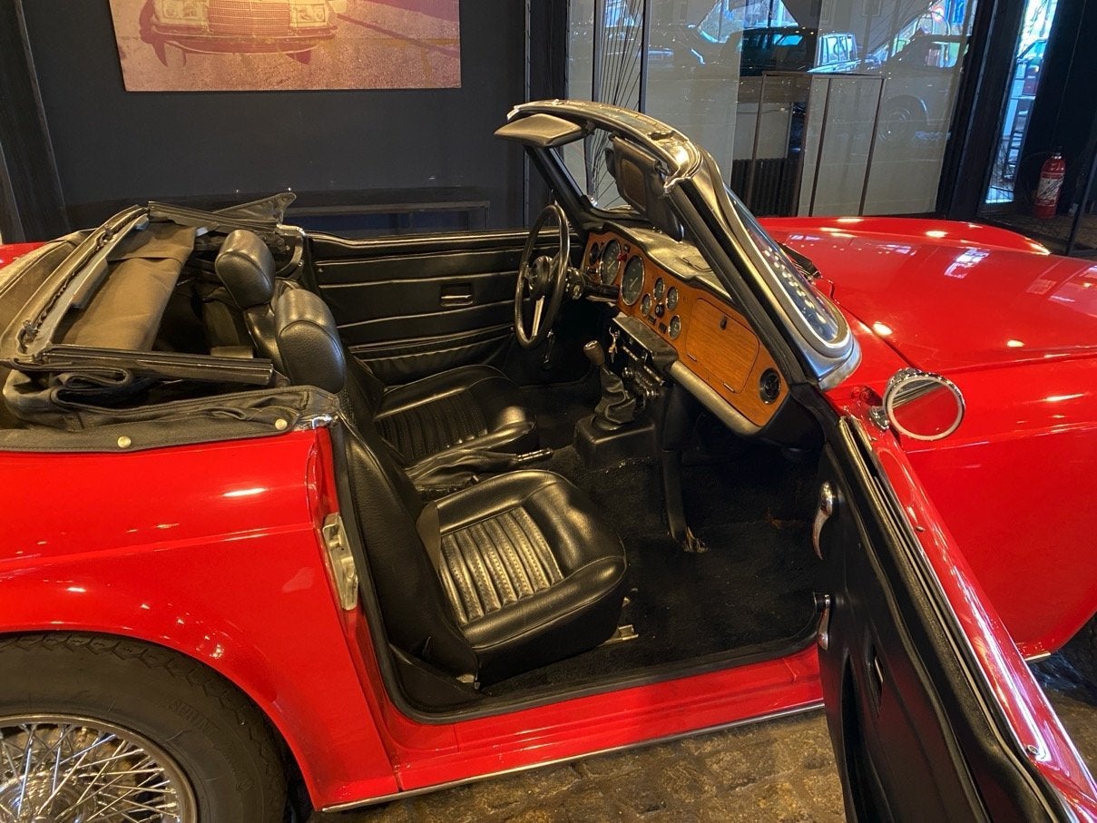 Triumph TR6 (année de construction 1974), Autos, Rouge, Achat, 2500 cm³, Entreprise