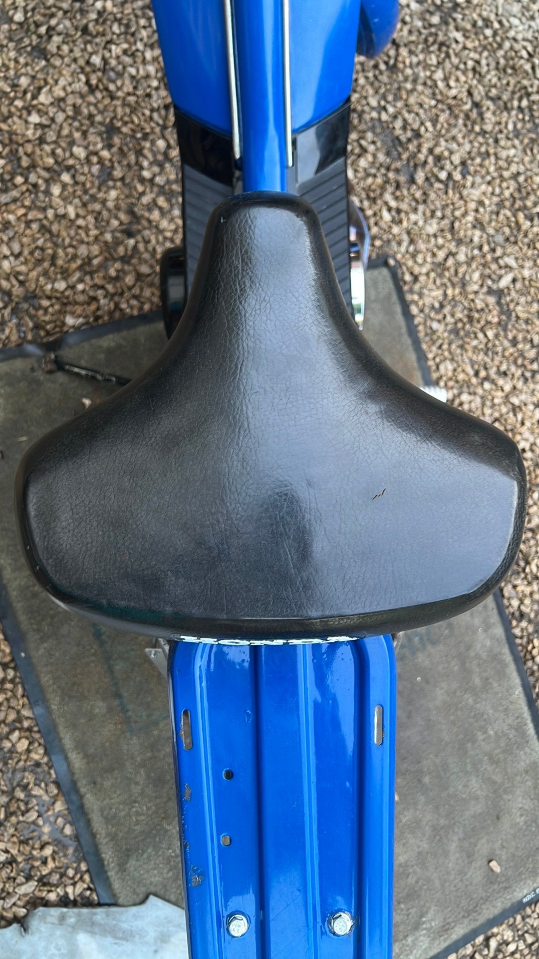 Honda camino zwart zadel, Vélos & Vélomoteurs, Pièces de cyclomoteur | Vélomoteurs, Enlèvement ou Envoi, Comme neuf, Selle