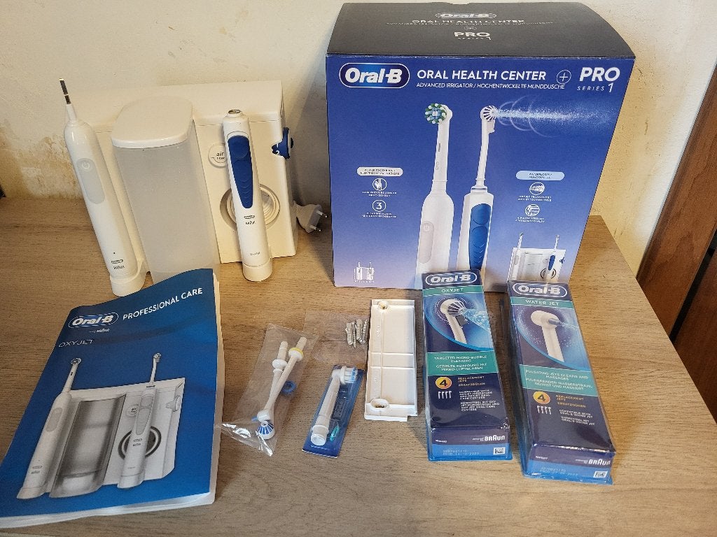 Hydropulseur dentaire et brosse Oral-B Pro + 8 recharges, Handtassen en Accessoires, Uiterlijk | Mondverzorging, Ophalen, Zo goed als nieuw