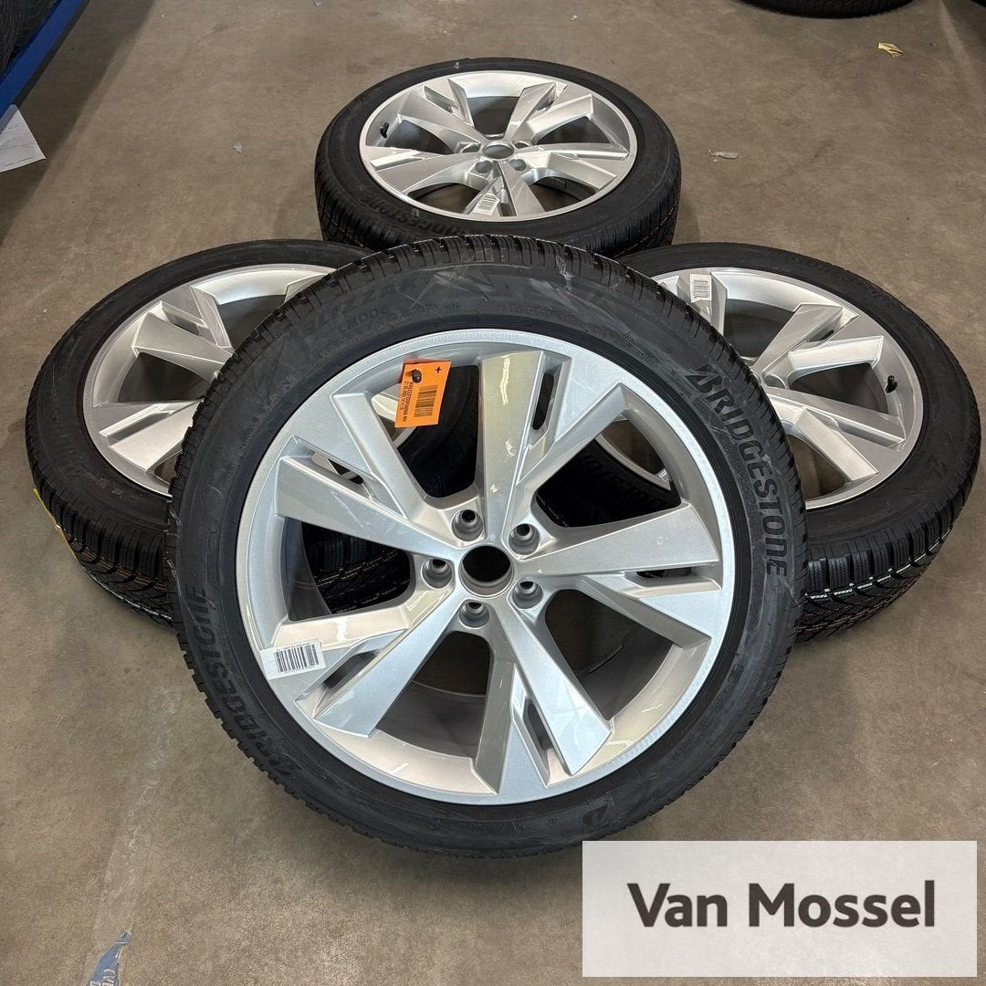 Audi Q4 Bridgestone Blizzak LM005 235/50/R20-255/45/R20 100T, Gebruikt, -, -, Banden en Velgen