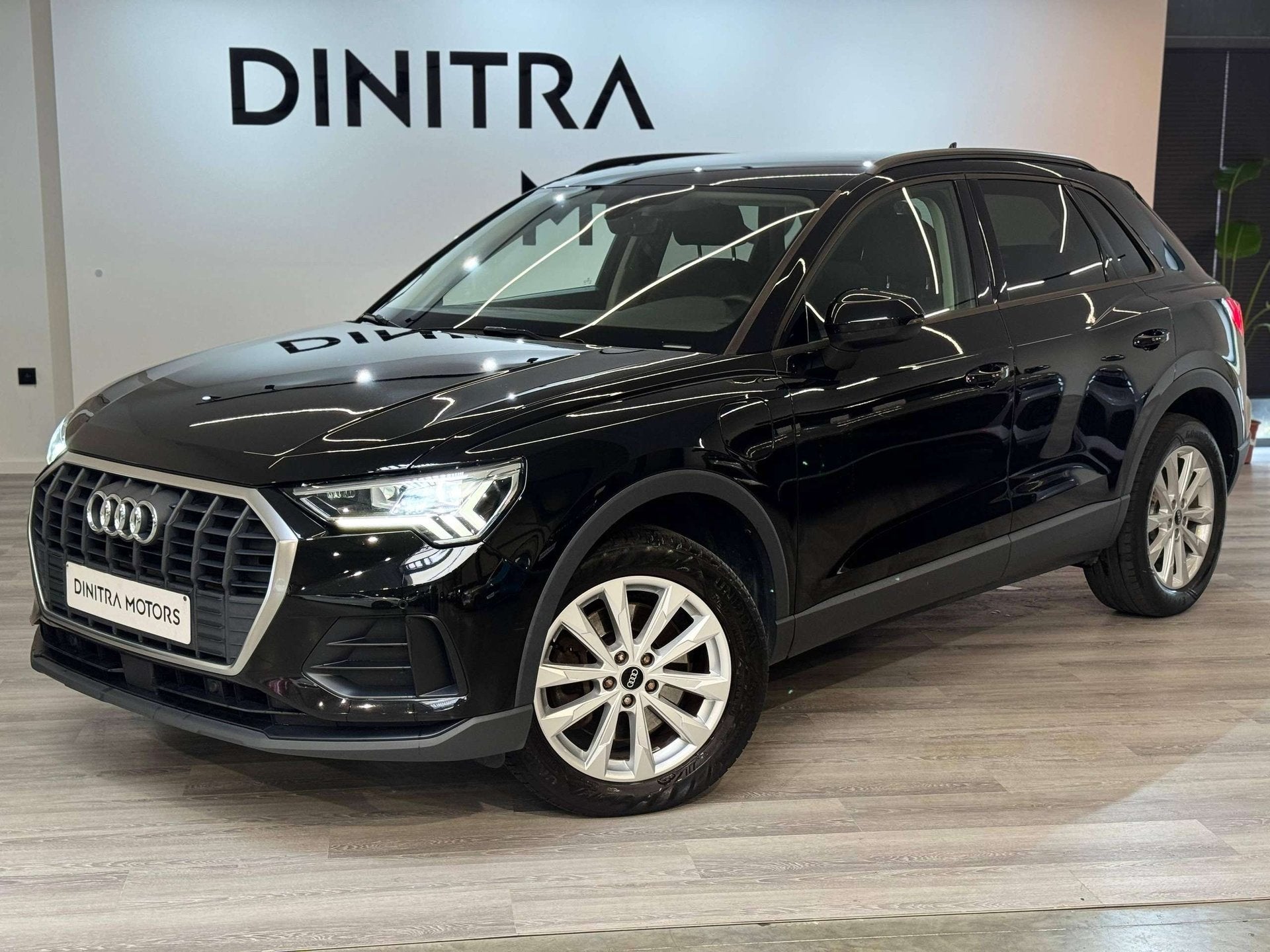 Audi Q3 45 TFSI e – 245PK / ACC / Camera / Virtual Cockpit, Auto's, Automaat, Gebruikt, 4 cilinders, Zwart