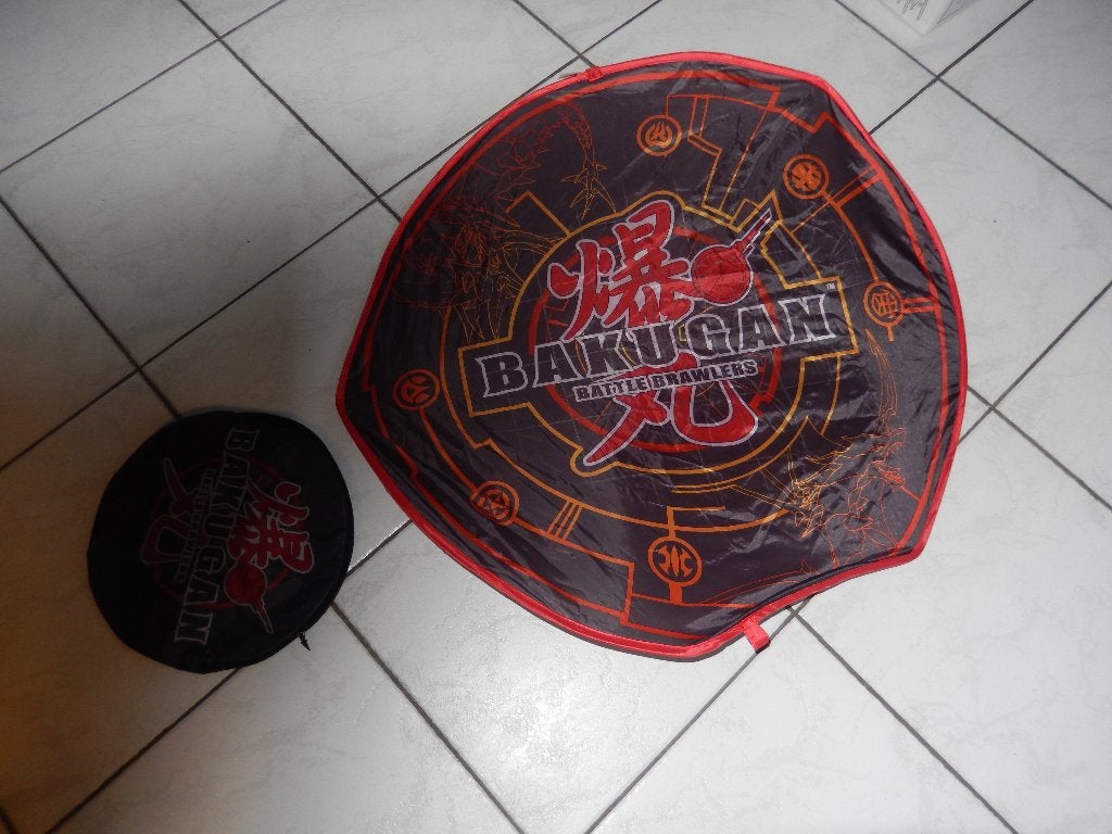 Bakugan kleed met kaarten, Enlèvement ou Envoi, Utilisé